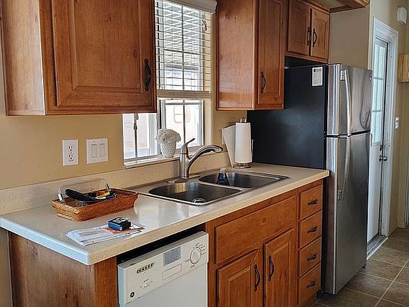 4th image of 225 Wake Ave #334