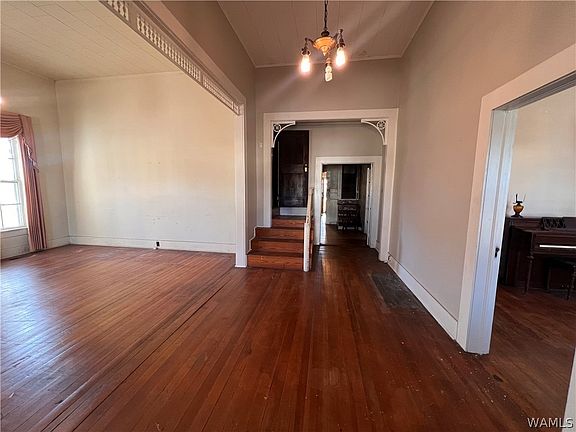 3rd image of 311 Main St N
