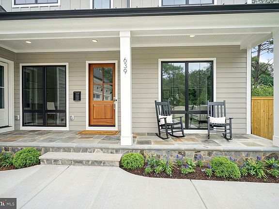 3rd image of 639 Hillcrest Dr SW