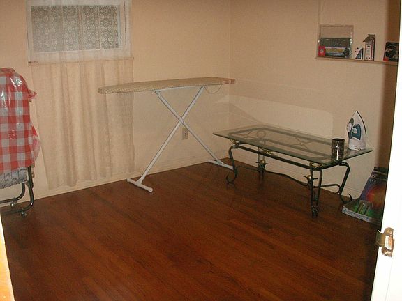 3rd image of 813 45th Ave N