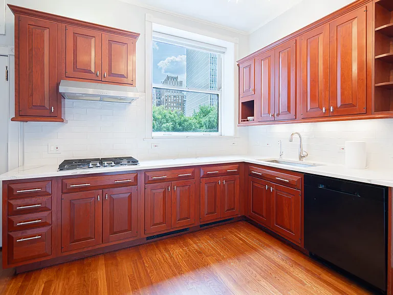 1210 N Astor St #3B — Photo 1