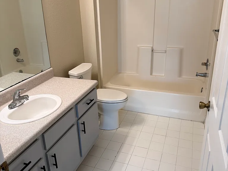 5475 Vineland Rd #8313 — Photo 32