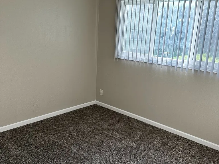 McCook Apartments — Photo 7