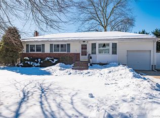 36 Sinclair Dr, Greenlawn, NY 11740