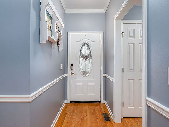4th image of 224 Jordan Ave