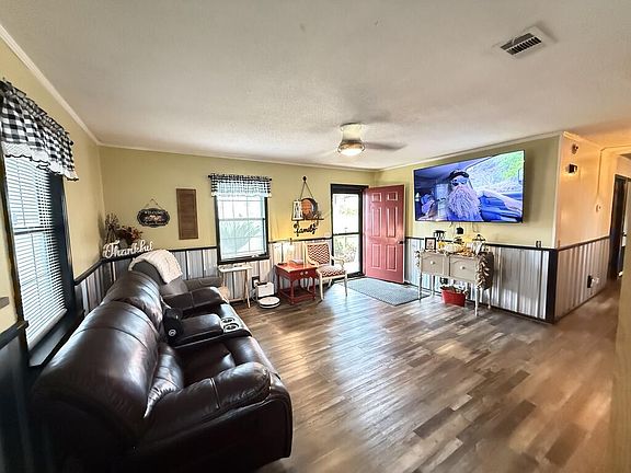 2nd image of 764 Hillcrest Rd