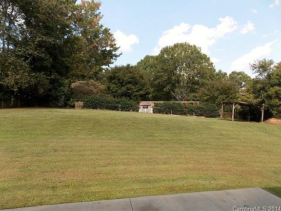 4th image of 325 Walton Dr
