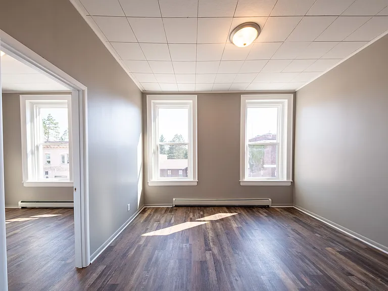111 N Pine St #4 — Photo 3