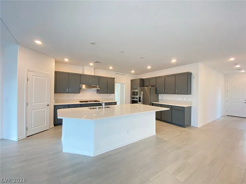 4 bed, 3.5 bath, 2988 sqft, $2,995 — Photo 3