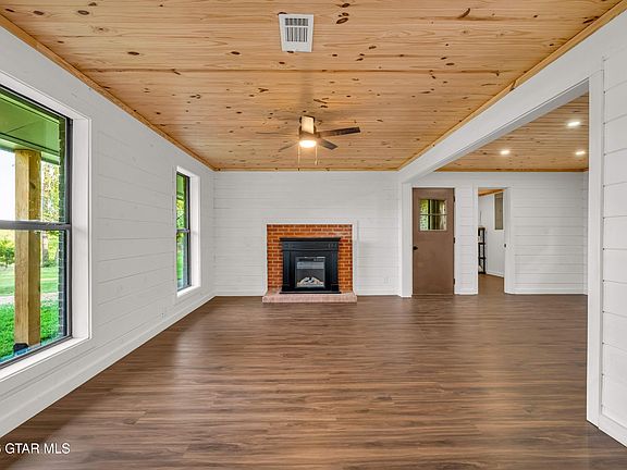 4th image of 1705 Sibley Rd
