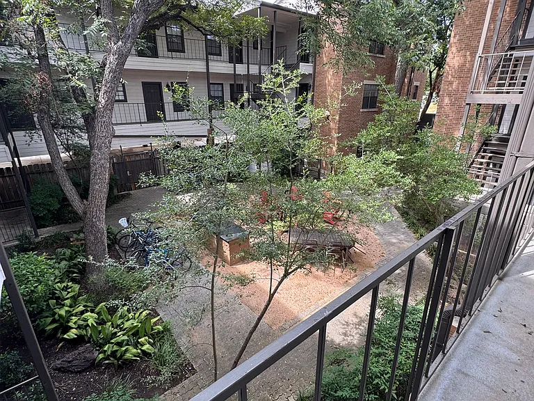203 E 31st St #204 — Photo 30
