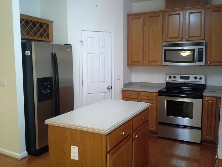 205 Hampshire Downs Dr — Photo 7