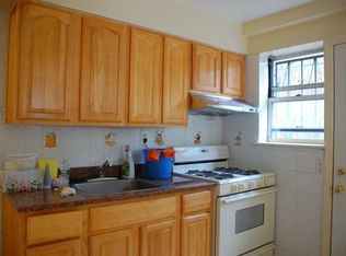 3267 38th St APT 1, Astoria, NY 11103
