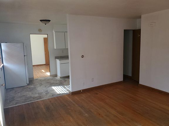 4th image of 3208 Seward Ave #1