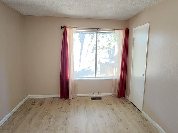 4th image of 3600 Larchmont Square Ln