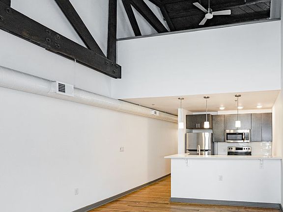 2nd image of 1809 E Franklin St #6206