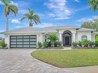6197 Woodstone Dr, Naples, FL 34112