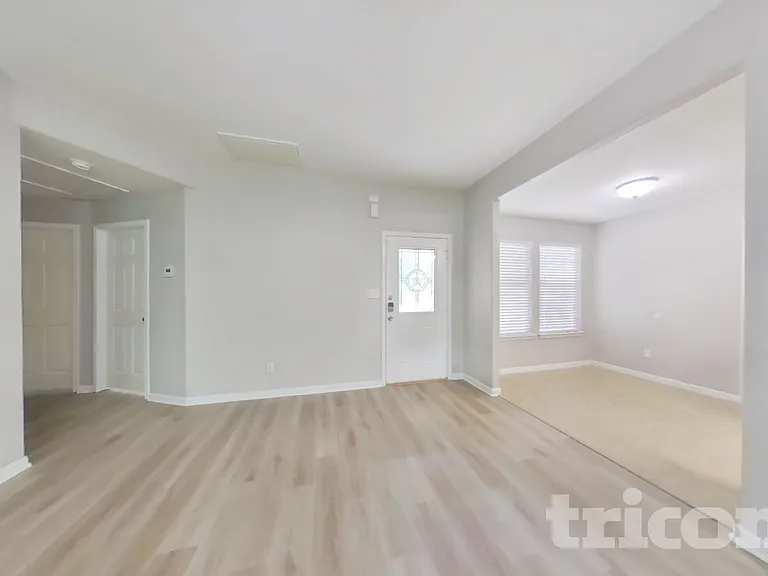 10951 Royal Forest Dr — Photo 4