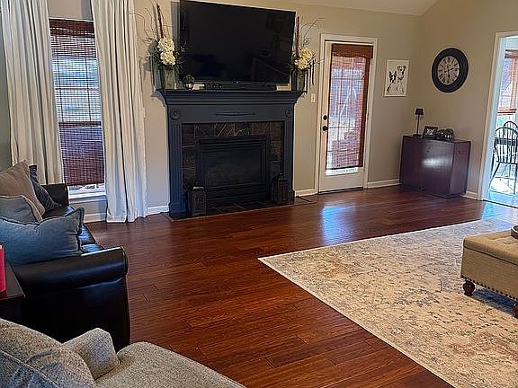 4th image of 129 Prinston St