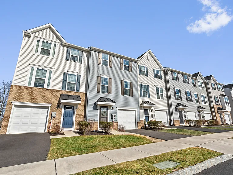 204 Station Dr — Photo 18