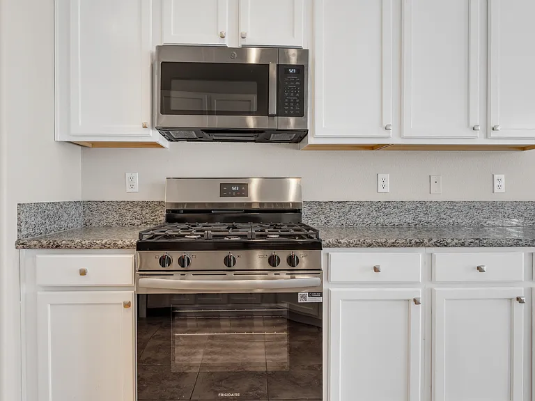 6423 Alderlyn Ave — Photo 5