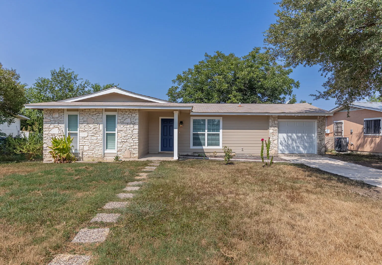 3 bed, 1.0 bath, 952 sqft, $1,200 — Photo 1
