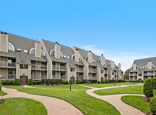 304 River Renaissance #304, East Rutherford, NJ 07073