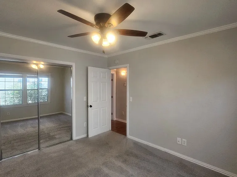 307 N Bradley St — Photo 17
