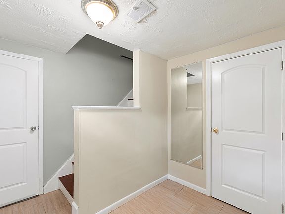 4th image of 479 Rossford Ave