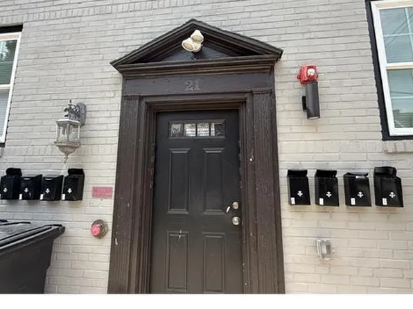 21 E School House Ln, Philadelphia, PA