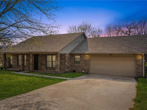 401 N East St, Caney, KS 67333