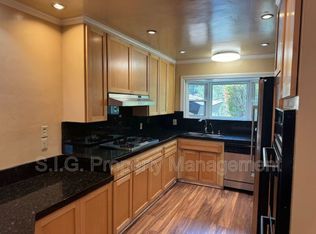 2279 Saranne St, La Canada Flintridge, CA 91011
