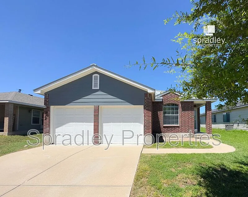 212 Avrshire Ln