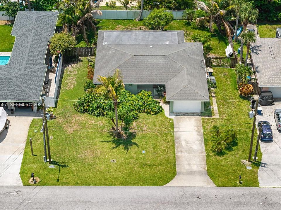 1st image of 1915 Jacaranda Dr