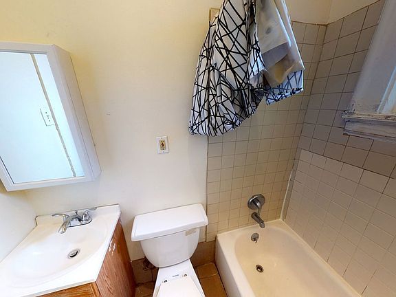 5th image of 2431 Vine St