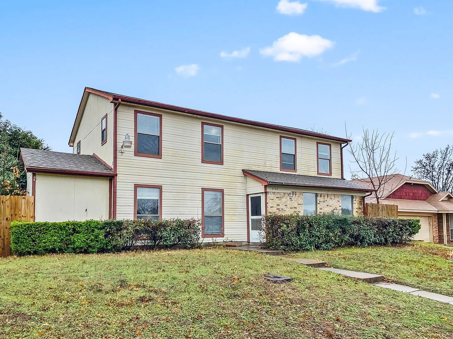 Spacious 5 Bedroom Home with Flexible Living Spaces — Photo 1
