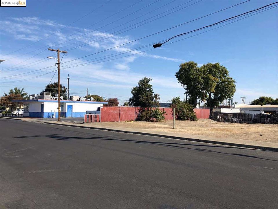 2nd image of 400 E 18th St