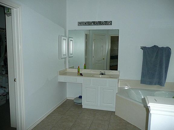 3rd image of 1415 Elden Hills Way