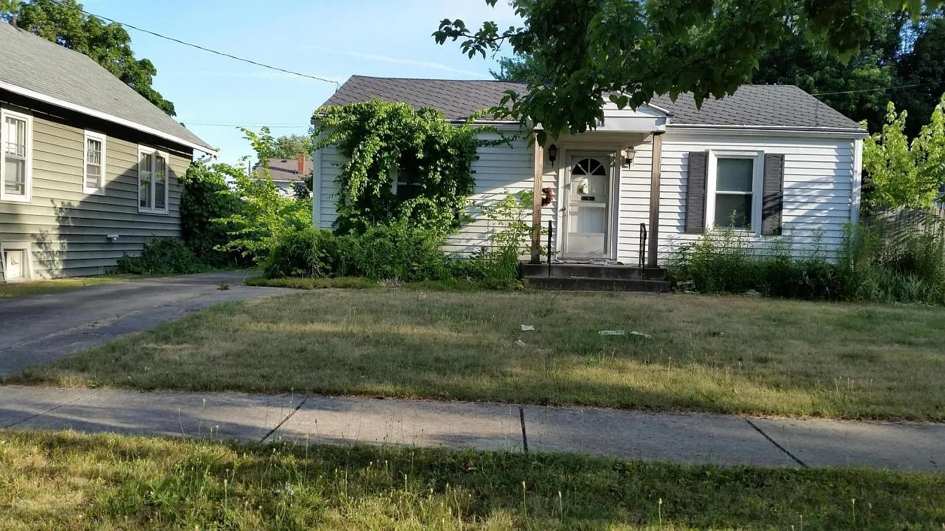 211 Summer St photo 1