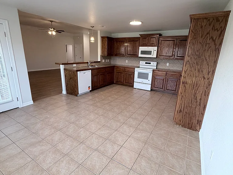 696 Galleon Ave — Photo 14