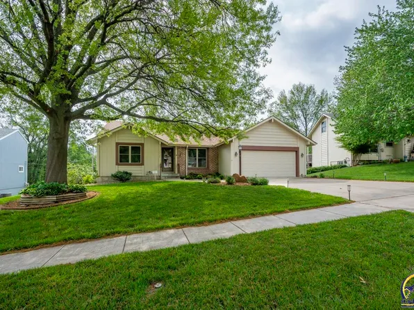 3769 SW Deer Trail Dr, Topeka, KS 66610