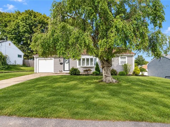 14 Salem Dr, North Providence, RI 02904