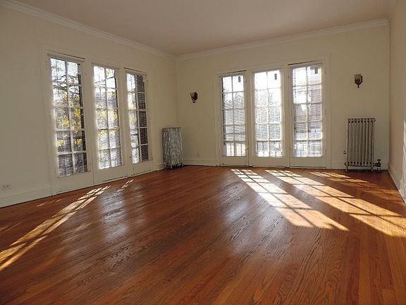 2nd image of 2600 Eastwood Ave #E761fc26f