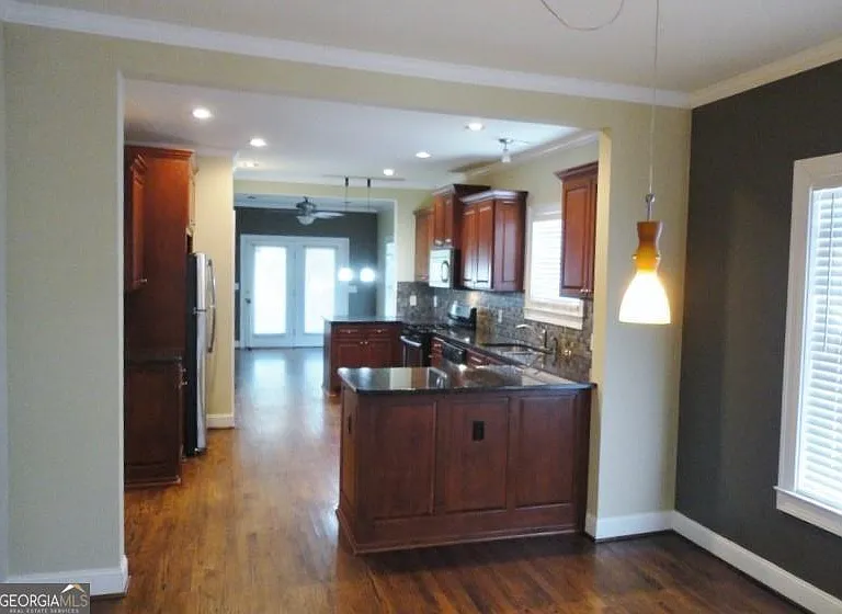 49 Leslie St — Photo 19