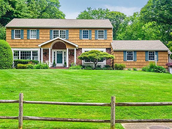 2nd image of 4 Agawam Ln