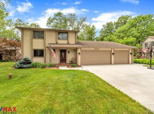 2906 Lauryl Dr, Commerce Township, MI 48382