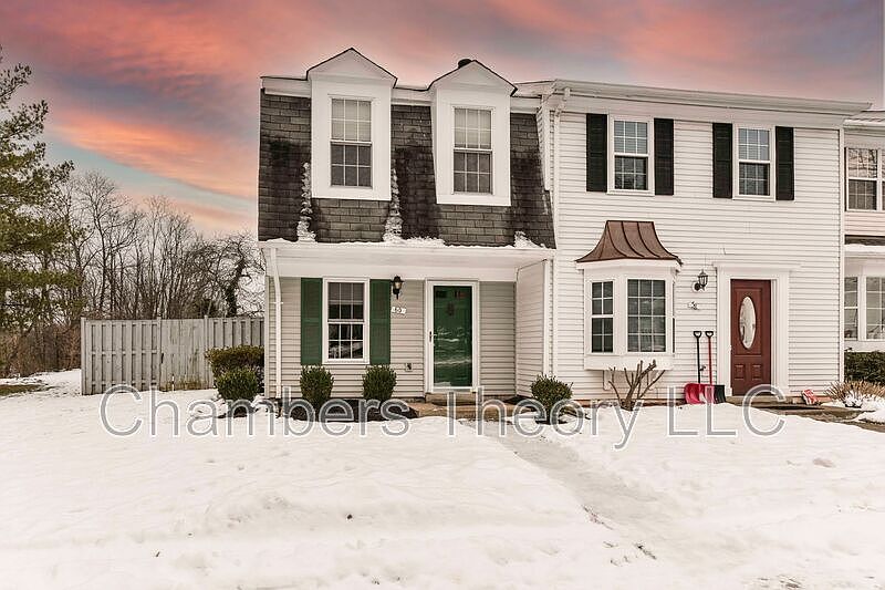 1st image of 60 Benton Ct