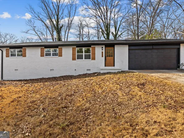 520 Stonewood Dr, Stone Mountain, GA 30087