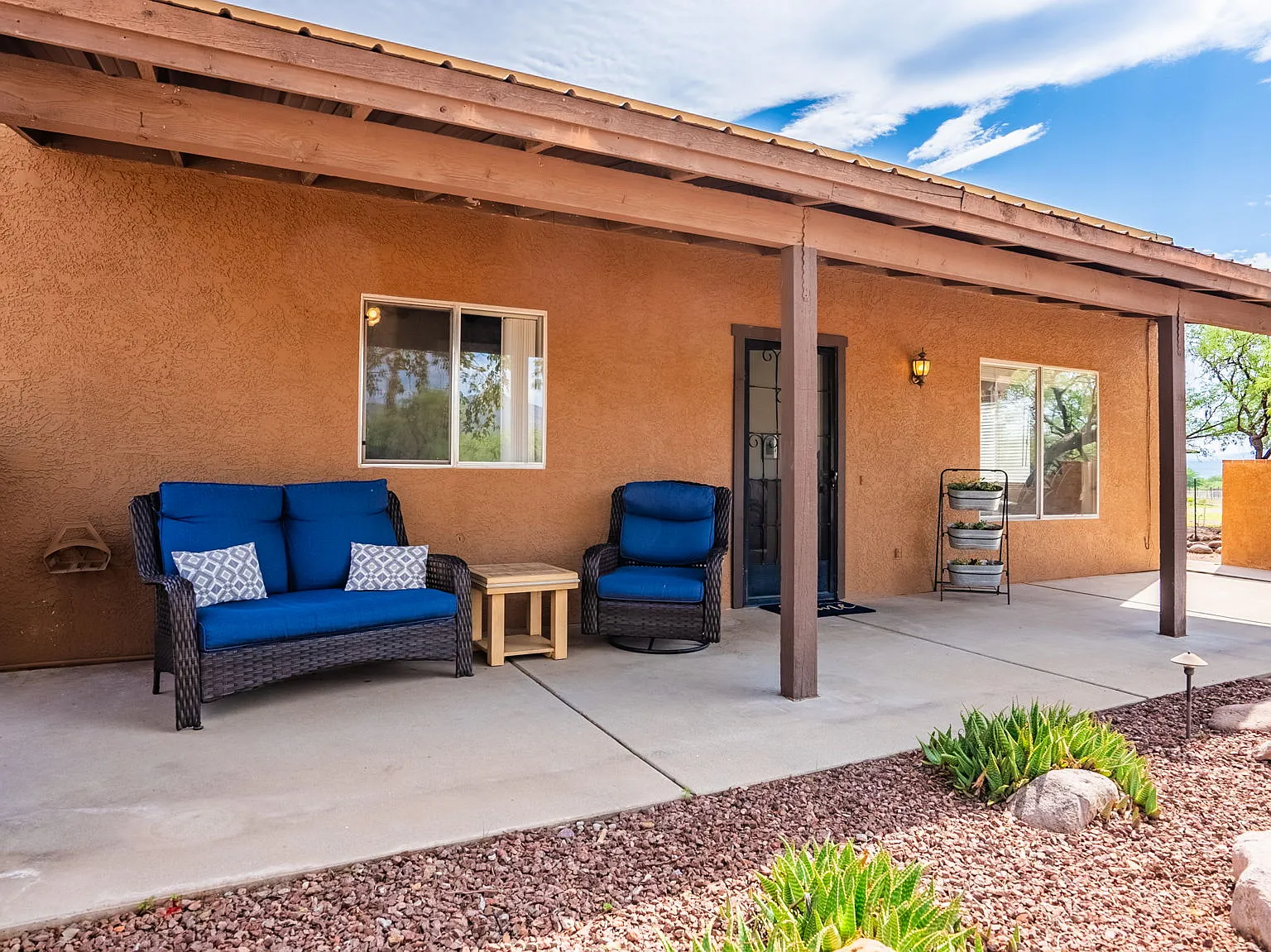 2 bed, 1300 sqft, $1,800 — Photo 4