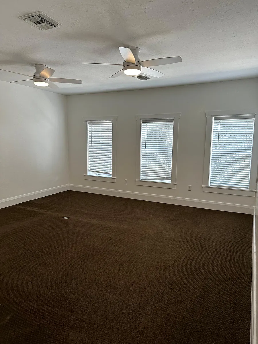 Building Photo - 109 Circle Park Dr #109